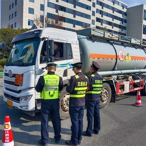 宜春市交通運(yùn)輸執(zhí)法支隊(duì) 守護(hù)旅客平安回家路，保障城市配送運(yùn)輸服務(wù)
